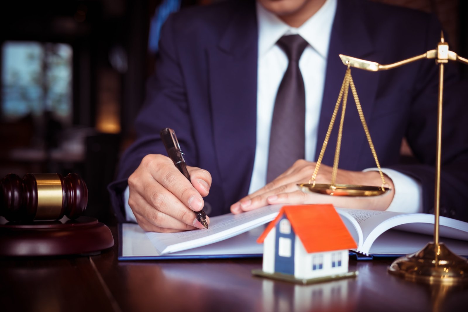 The Many Responsibilities and Key Job Roles of an Estate Settlement Lawyer